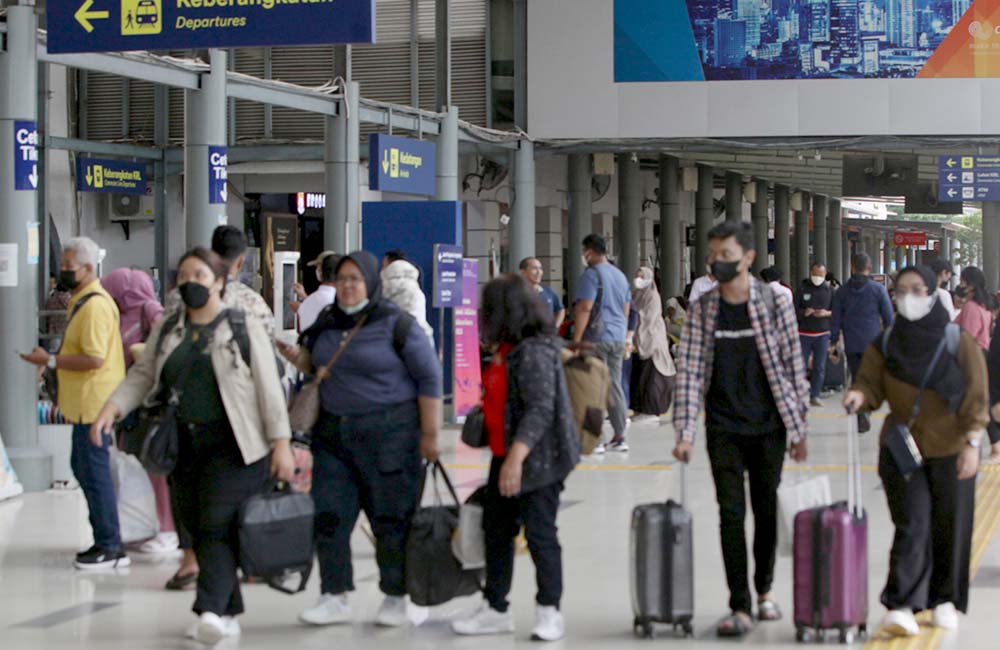 Libur Nataru Stasiun Pasar Senen Mulai Ramai Pemudik Poskotaonline