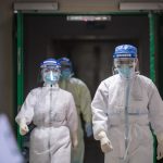 001653400_1582523944-20200222-Petugas-Medis-Corona-di-Ruang-ICU-Wuhan-XINHUA-7