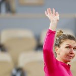 simona halep lambaikan tangan