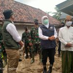 260221 DANLANAL BATUPORON BERSAMA FORKOPIMDA KABUPATEN PAMEKASAN DAMPINGI KUNJUNGAN GUBERNUR JATIM DI LOKASI LONGSOR PASEAN PAMEKASAN 2