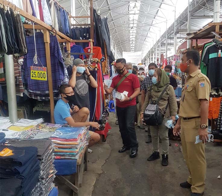  Jakarta Bermasker  Pengurus Pasar Poncol  Bagi Bagi 