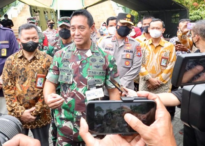 Pangdam V Brawijaya Dan Kapolda Jatim Dampingi Panglima TNI Mengecek ...