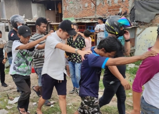 Polisi Kembali Obrak-Abrik Kampung Boncos, 7 Orang Diamankan Beserta ...