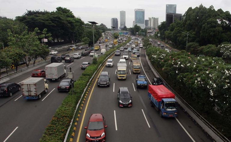 Truk Barang Dilarang Masuk Tol Saat Nataru - Poskotaonline