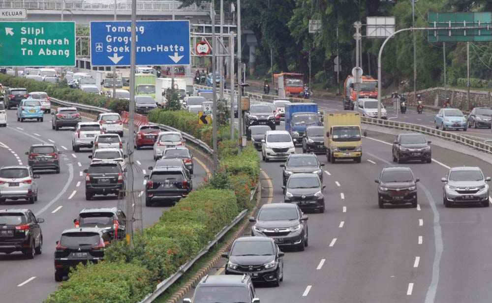 Truk Barang Dilarang Masuk Tol Saat Nataru - Poskotaonline