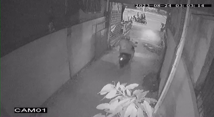 Terekam Cctv Motor Milik Pengurus Al Jamiyatul Washliyah Digondol Penjahat Poskotaonline