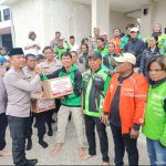 Polres Tangkot bagikan Helm, Ojol