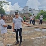 Tumpukan sampah pasar Kramat Jati