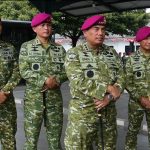 Marinir bantu korban gempa