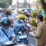 Pemkot Tangerang bagi masker