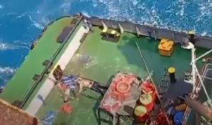 Salah satu kapal penyelamat