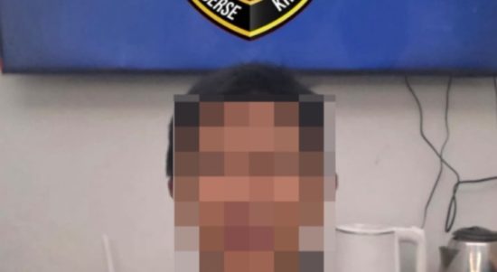 Pria penendang wanita di Sency